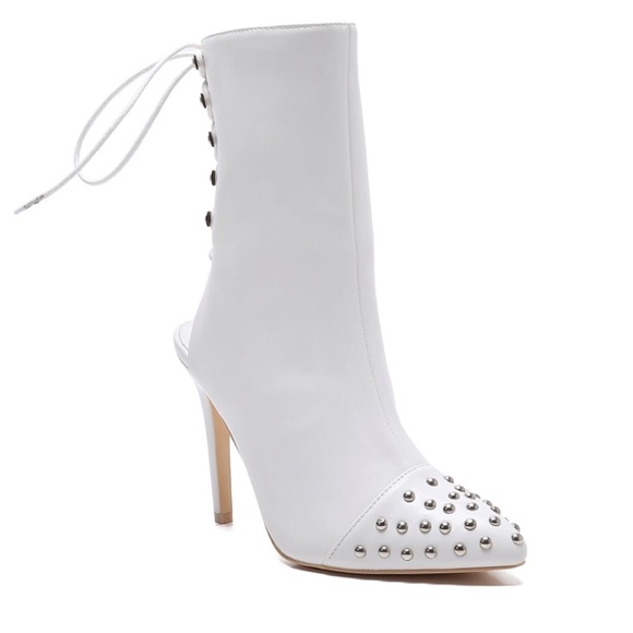 Shoes - 🛍 LAST PAIR SIZE 9